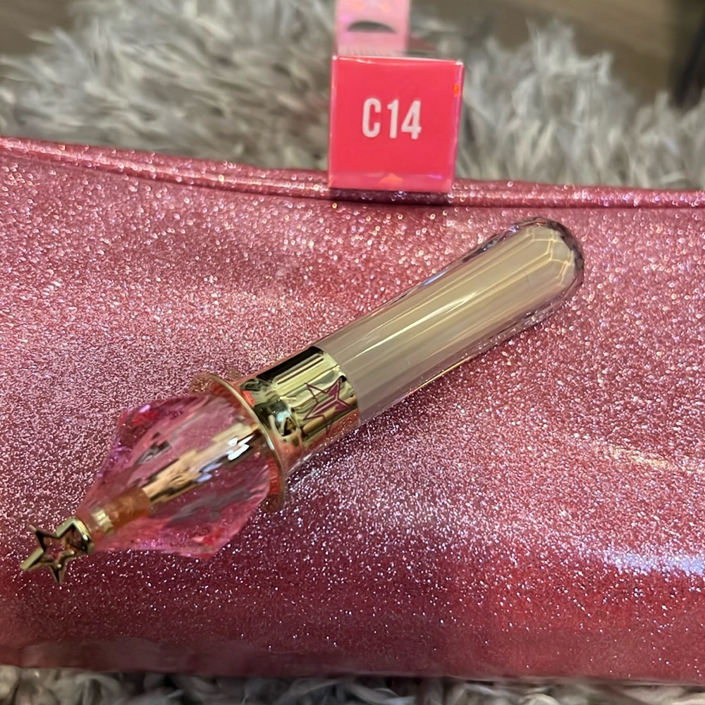 JEFFREE STAR CONCEALER